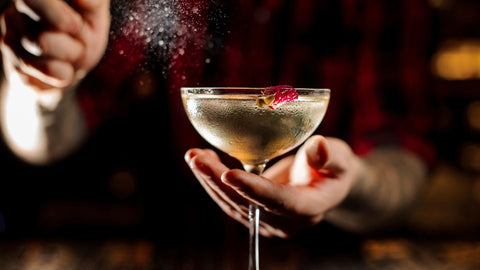 how to choose the right online mixology course